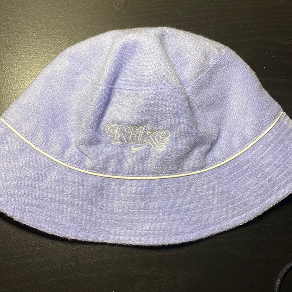 Nike Accessories - Nike bucket hat